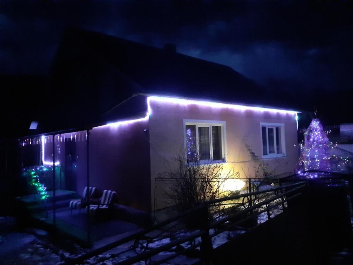 Hotel Gostynnyi Dvir U Marichky Laseschtschyna Exterior foto