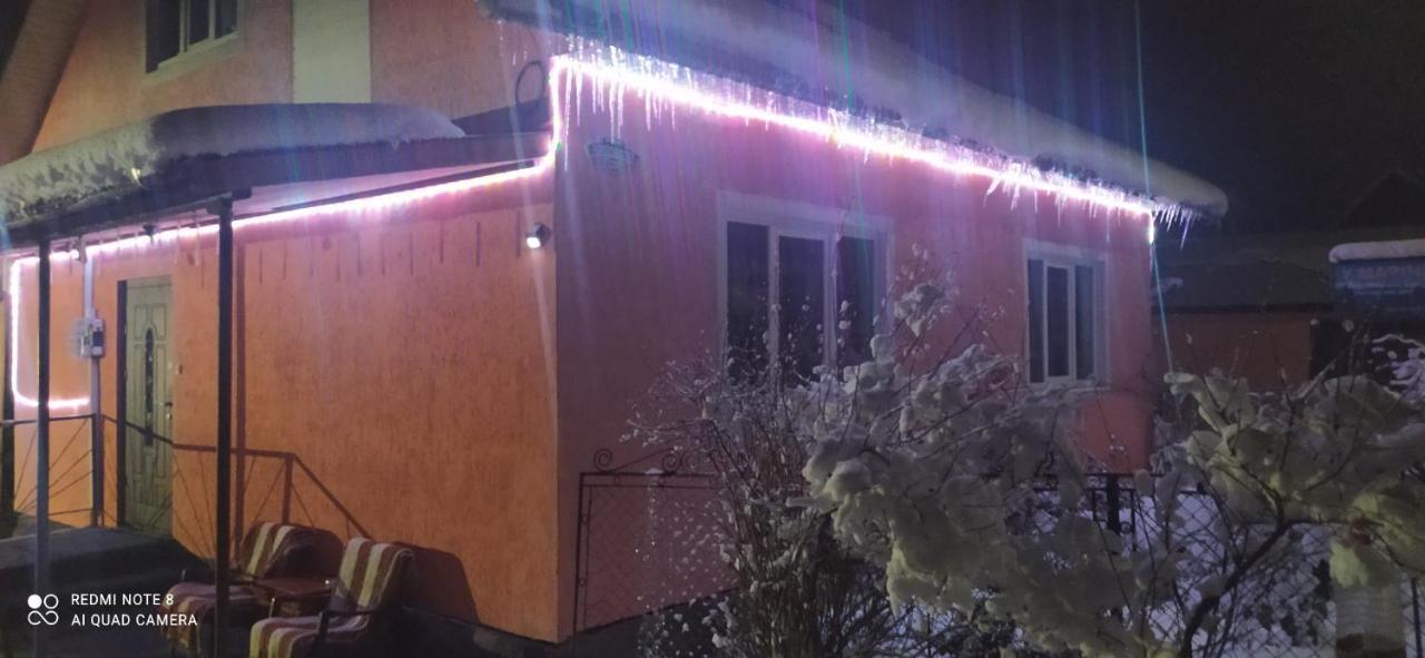 Hotel Gostynnyi Dvir U Marichky Laseschtschyna Exterior foto
