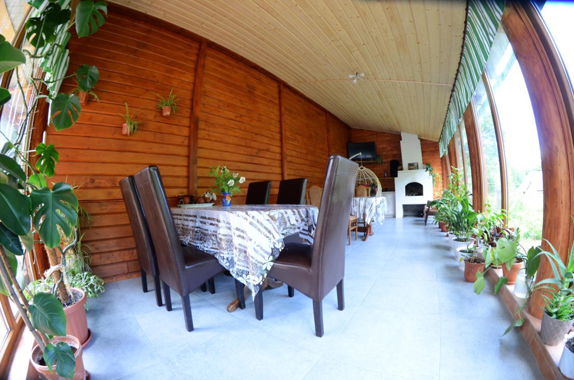 Hotel Gostynnyi Dvir U Marichky Laseschtschyna Exterior foto